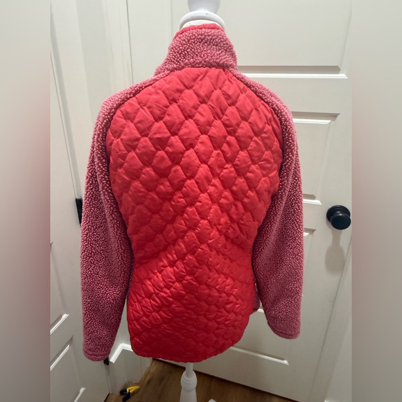 Helly Hansen. Quilted Insulated Fleece Zip Up. Pink. Size Medium. - Picture 2 of 8